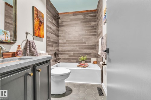 39 500 Lessard Drive, Edmonton, AB - Indoor Photo Showing Bathroom