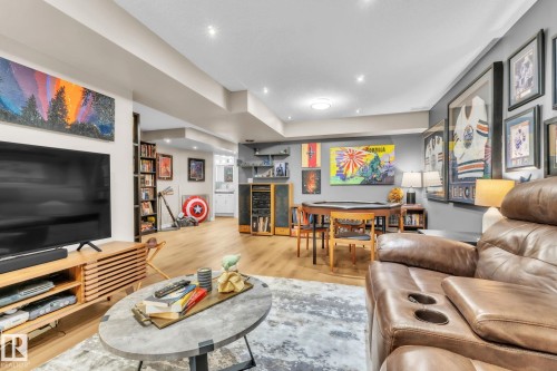 39 500 Lessard Drive, Edmonton, AB - Indoor Photo Showing Living Room