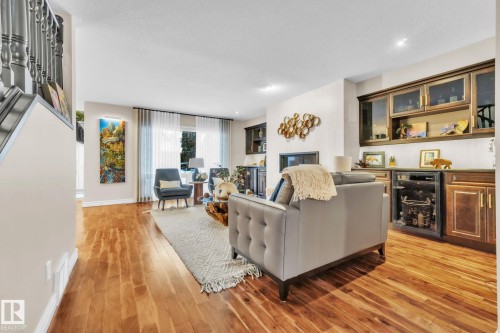 39 500 Lessard Drive, Edmonton, AB - Indoor Photo Showing Living Room