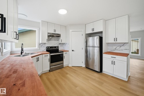 120 Premiere Crescent, Blackfalds, AB - Indoor Photo Showing Kitchen With Stainless Steel Kitchen With Double Sink