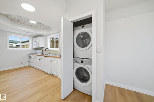 120 Premiere Crescent, Blackfalds, AB - Indoor Photo Showing Laundry Room