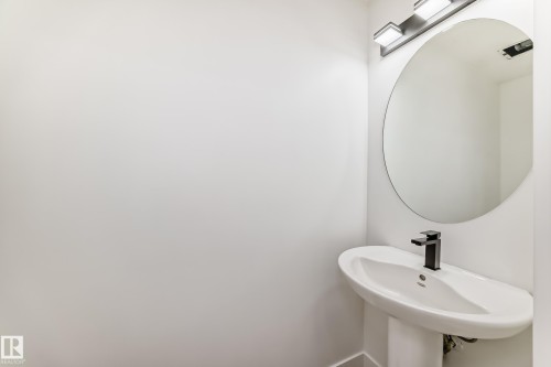 2123 32 Street, Edmonton, AB - Indoor Photo Showing Bathroom