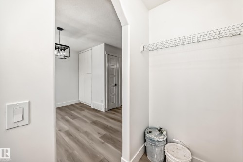 2123 32 Street, Edmonton, AB - Indoor