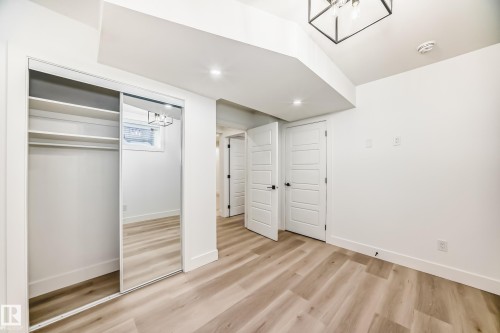 2123 32 Street, Edmonton, AB - Indoor