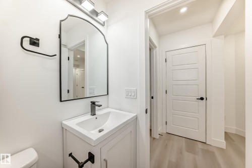 2123 32 Street, Edmonton, AB - Indoor Photo Showing Bathroom