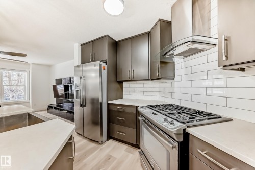 2123 32 Street, Edmonton, AB - Indoor Photo Showing Kitchen With Upgraded Kitchen