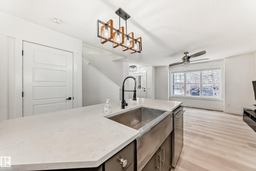 2123 32 Street, Edmonton, AB - Indoor Photo Showing Kitchen