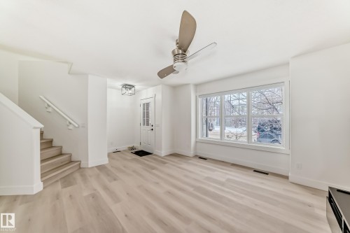 2123 32 Street, Edmonton, AB - Indoor Photo Showing Other Room