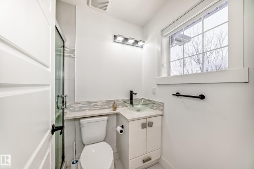 2123 32 Street, Edmonton, AB - Indoor Photo Showing Bathroom