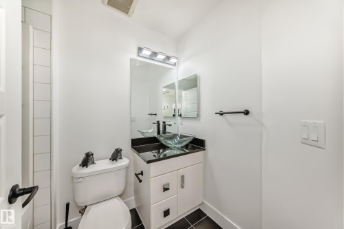2123 32 Street, Edmonton, AB - Indoor Photo Showing Bathroom