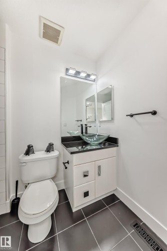 2123 32 Street, Edmonton, AB - Indoor Photo Showing Bathroom