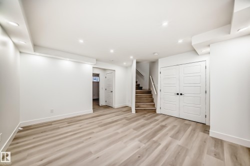 2123 32 Street, Edmonton, AB - Indoor