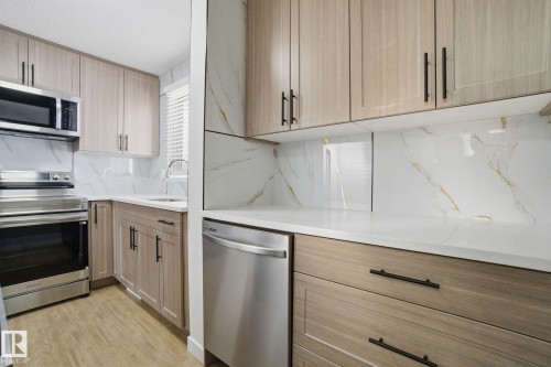 5538 145 Avenue, Edmonton, AB - Indoor Photo Showing Kitchen