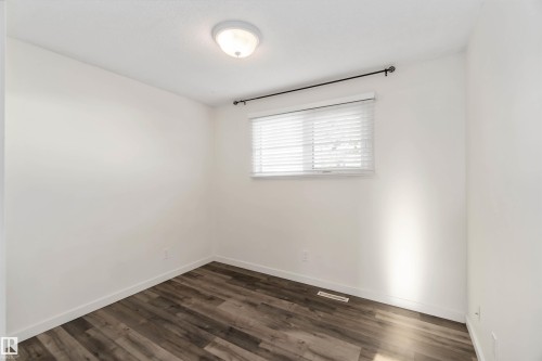 7516 136 Avenue, Edmonton, AB - Indoor Photo Showing Other Room