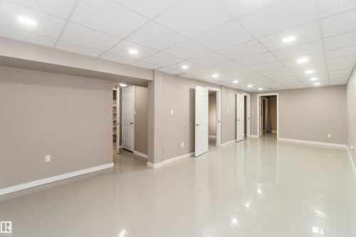 7516 136 Avenue, Edmonton, AB - Indoor