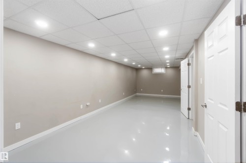 7516 136 Avenue, Edmonton, AB - Indoor