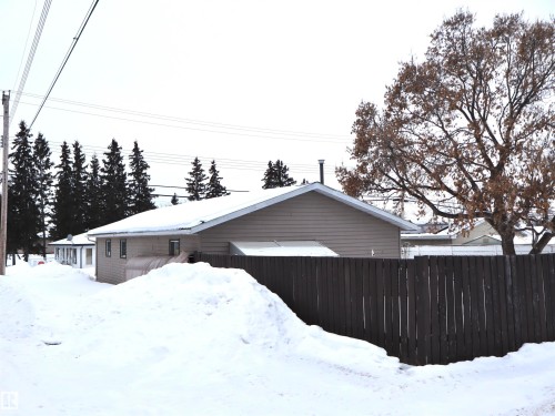 View of property exterior - 4511 53 Ave, Barrhead, AB - Outdoor