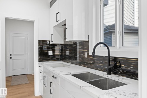18215 94 Street, Edmonton, AB - Indoor Photo Showing Kitchen With Double Sink With Upgraded Kitchen