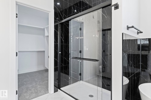 18215 94 Street, Edmonton, AB - Indoor Photo Showing Bathroom