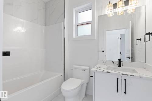 18215 94 Street, Edmonton, AB - Indoor Photo Showing Bathroom