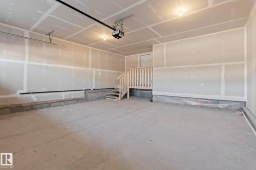 18215 94 Street, Edmonton, AB - Indoor Photo Showing Garage