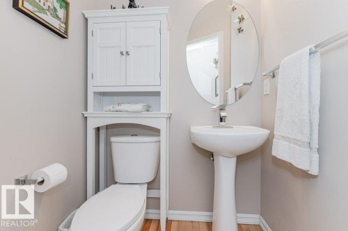 6227 5 Avenue, Edmonton, AB - Indoor Photo Showing Bathroom