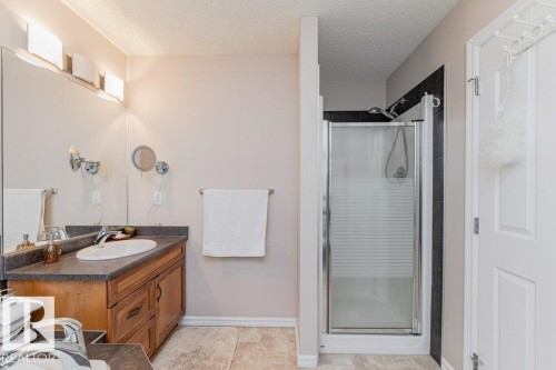 6227 5 Avenue, Edmonton, AB - Indoor Photo Showing Bathroom