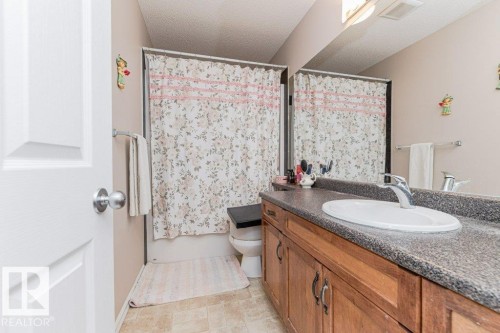 6227 5 Avenue, Edmonton, AB - Indoor Photo Showing Bathroom