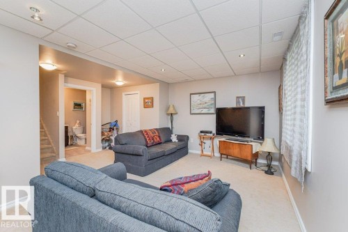 6227 5 Avenue, Edmonton, AB - Indoor Photo Showing Living Room