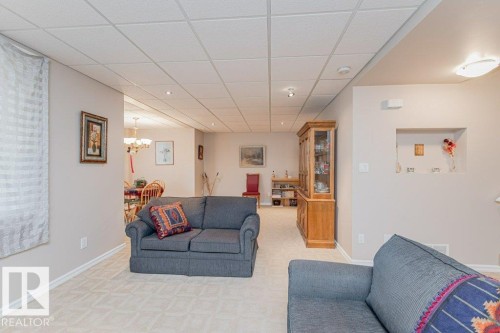 6227 5 Avenue, Edmonton, AB - Indoor Photo Showing Living Room