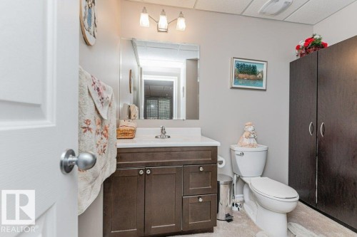6227 5 Avenue, Edmonton, AB - Indoor Photo Showing Bathroom