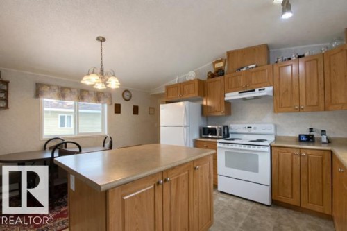 4805 49 Avenue, Wetaskiwin, AB - Indoor Photo Showing Kitchen