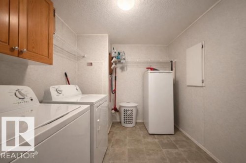 4805 49 Avenue, Wetaskiwin, AB - Indoor Photo Showing Laundry Room