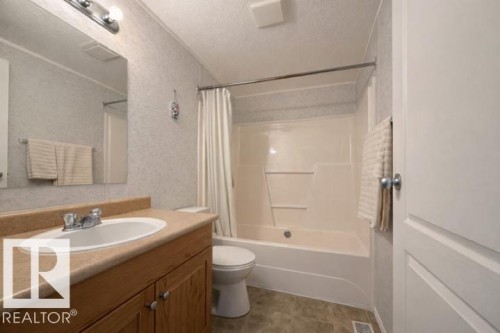 4805 49 Avenue, Wetaskiwin, AB - Indoor Photo Showing Bathroom