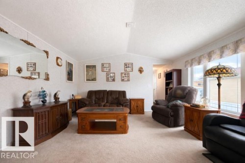 4805 49 Avenue, Wetaskiwin, AB - Indoor Photo Showing Living Room