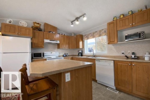 4805 49 Avenue, Wetaskiwin, AB - Indoor Photo Showing Kitchen With Double Sink