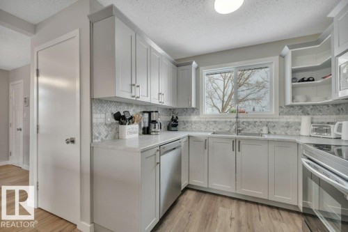4024 37 Avenue, Leduc, AB - Indoor Photo Showing Kitchen