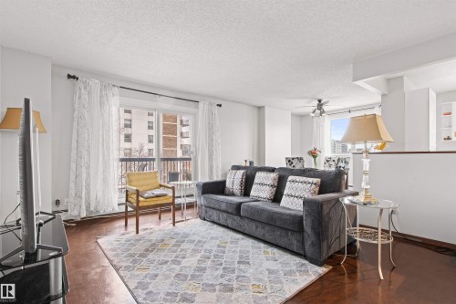 602 9929 113 Street, Edmonton, AB - Indoor Photo Showing Living Room