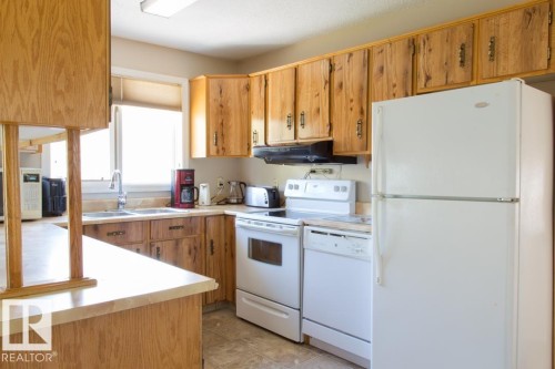 51019 Rr 141, Rural Minburn County, AB - Indoor Photo Showing Kitchen With Double Sink