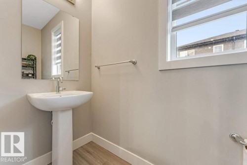 70 6905 25 Avenue Sw, Edmonton, AB - Indoor Photo Showing Bathroom