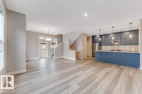 70 6905 25 Avenue Sw, Edmonton, AB - Indoor Photo Showing Kitchen With Upgraded Kitchen