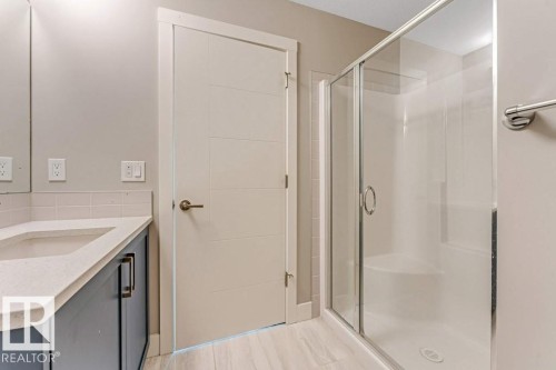 70 6905 25 Avenue Sw, Edmonton, AB - Indoor Photo Showing Bathroom