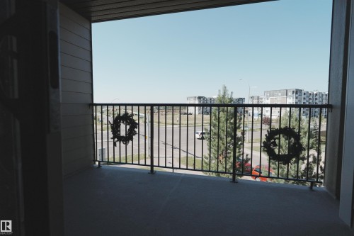 313 3211 James Mowatt Trail, Edmonton, AB - Outdoor