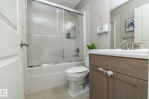 2208 Casey Crescent, Edmonton, AB - Indoor Photo Showing Bathroom