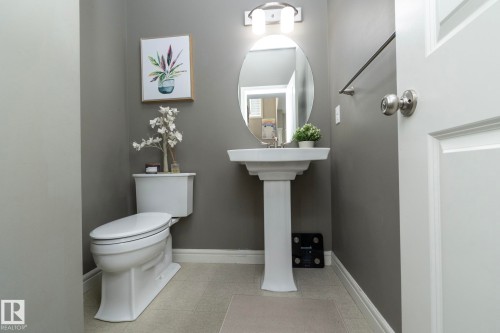 2208 Casey Crescent, Edmonton, AB - Indoor Photo Showing Bathroom