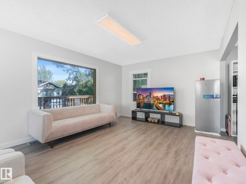 11532 88 Street, Edmonton, AB - Indoor