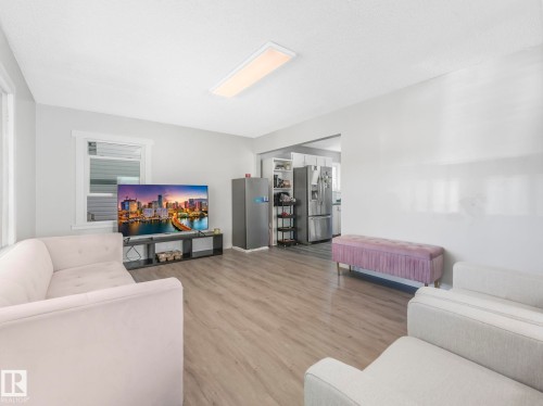11532 88 Street, Edmonton, AB - Indoor Photo Showing Living Room