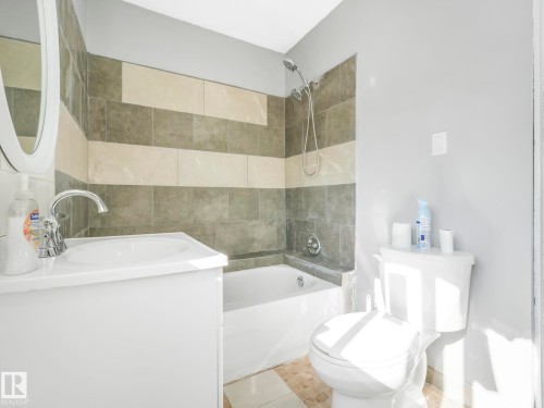 11532 88 Street, Edmonton, AB - Indoor Photo Showing Bathroom