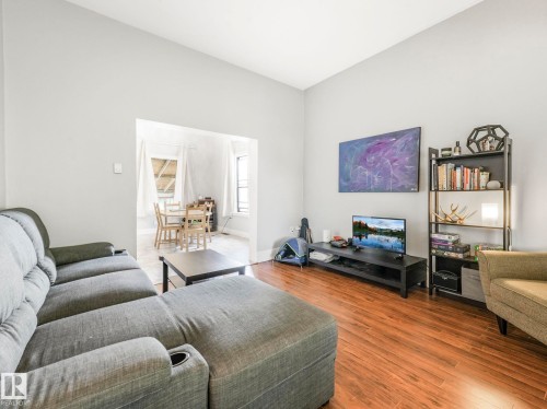 11408 81 Street, Edmonton, AB - Indoor Photo Showing Living Room