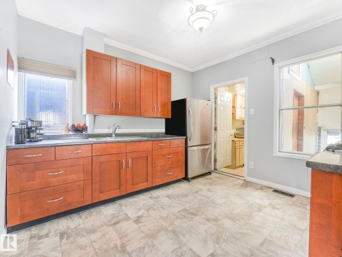 11408 81 Street, Edmonton, AB - Indoor Photo Showing Kitchen